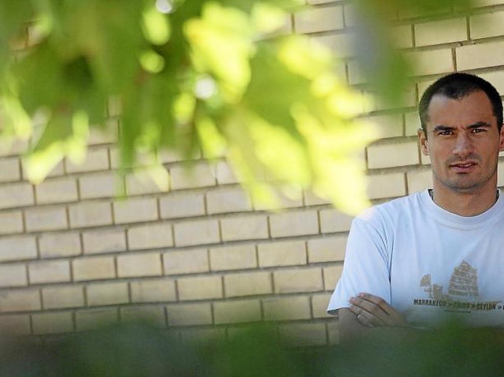 Marko Babic posa para HERALDO en la Ciudad Deportiva del Real Zaragoza.
