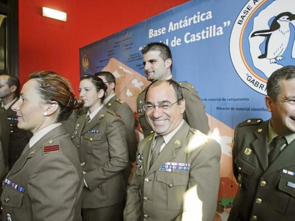 El aragonés José Ignacio Calero -en el centro-, junto a otros miembros de la campaña de este año.