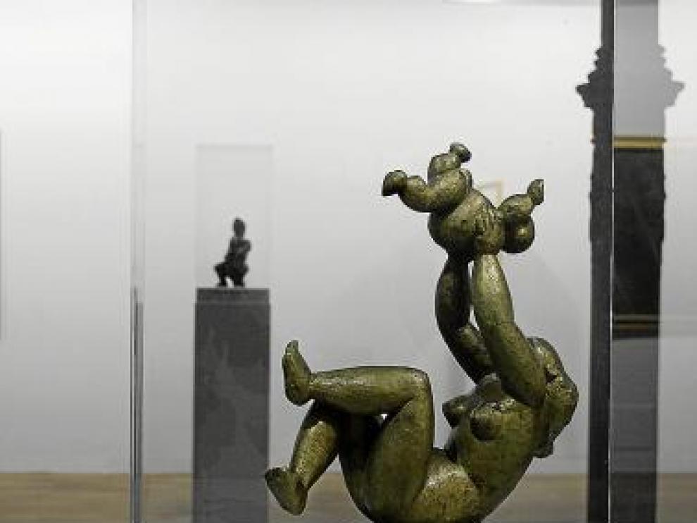 'Mujer con niño', de Baltasar Lobo.