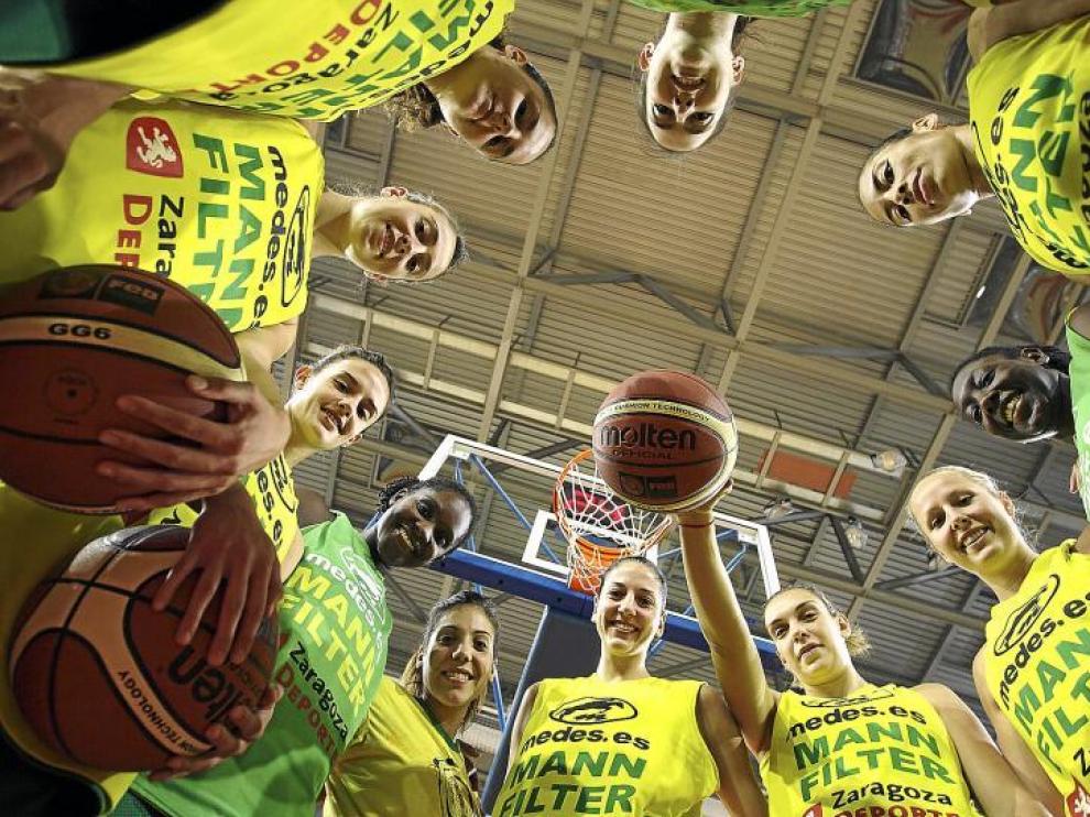 La plantilla del Mann Filter posa en círculo en torno al gran protagonista, el balón.