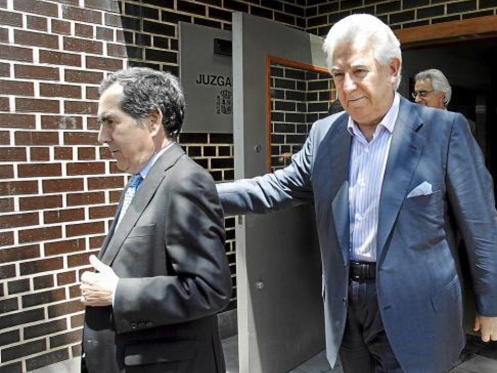 Arturo Beltrán, a la derecha, con su abogado Manuel Catalán en la declaración de julio