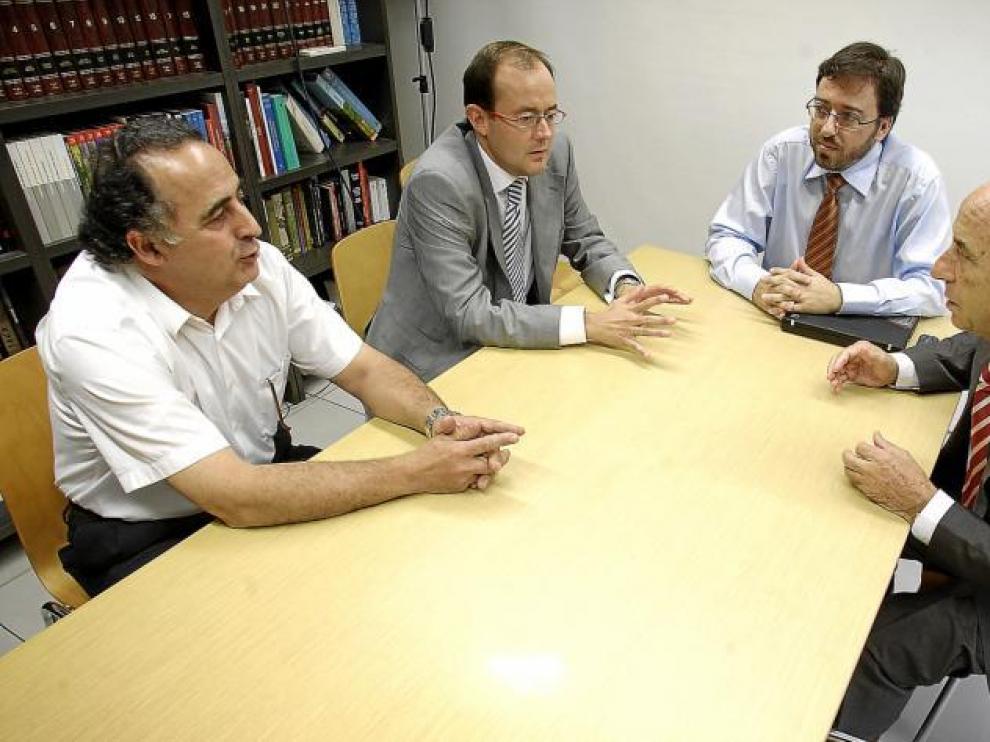 De izquierda a derecha, J. Cereza, de Moldes Cereza; V. Lalanza , de Irmscher; D. Romeral, del cluster y M. Franco, de Mecanizados Laza.