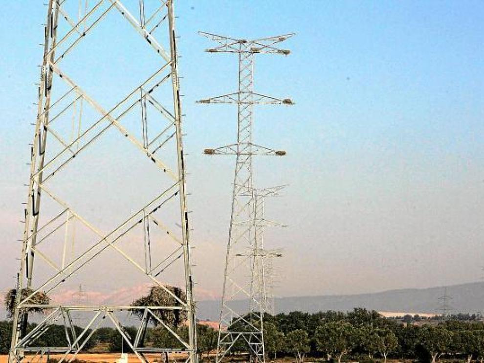 El nuevo tendido aprovechará las pilonas que se instalaron para la antigua Aragón-Cazaril.