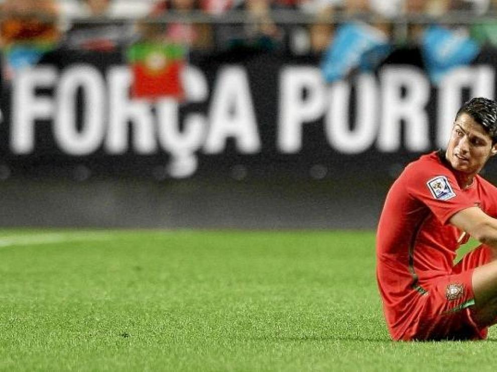 Cristiano Ronaldo, tras resentirse de su lesión en el tobillo.