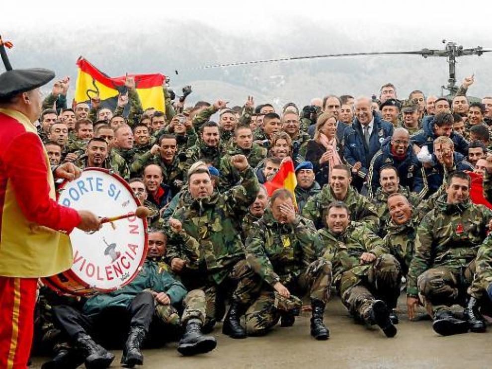 Los internacionales visitaron ayer a las tropas españolas en Bosnia junto a la ministra Chacón.