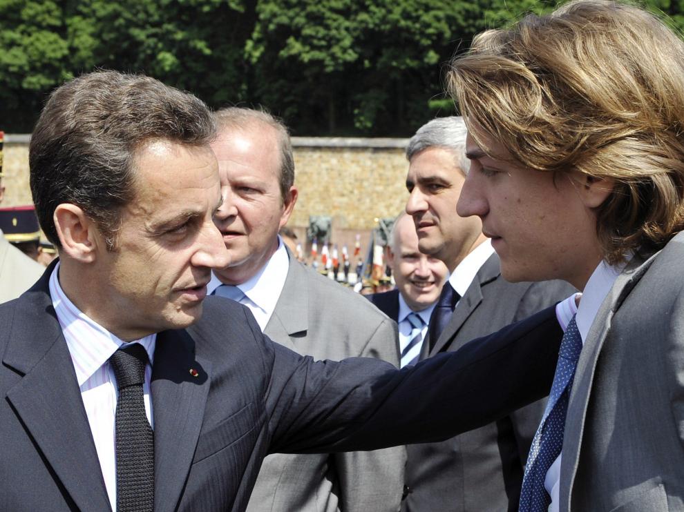 El presidente francés junto a su hijo