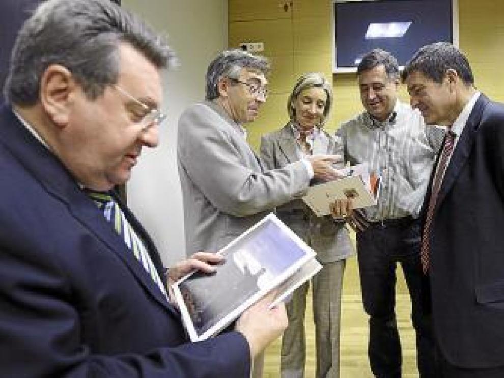 Sánchez (segundo dcha.), en la presentación del seminario.