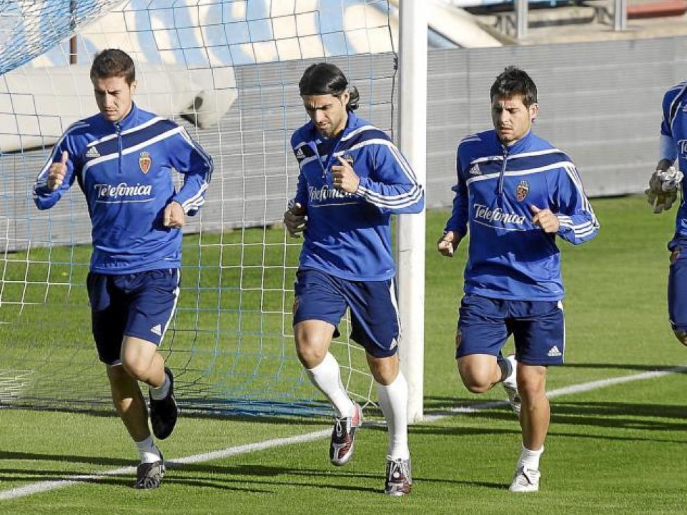 Gabi, Ayala, Paredes y Carrizo trotan en uno de los entrenamientos del Real Zaragoza.