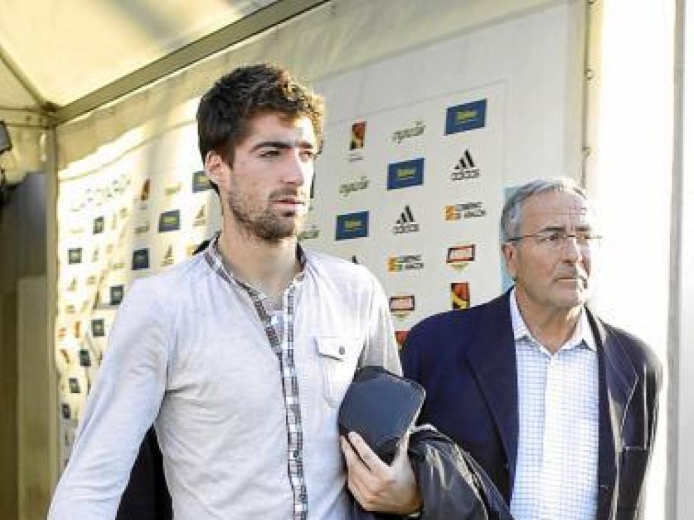 Arizmendi y el doctor Villanueva, el jueves a la salida del estadio.
