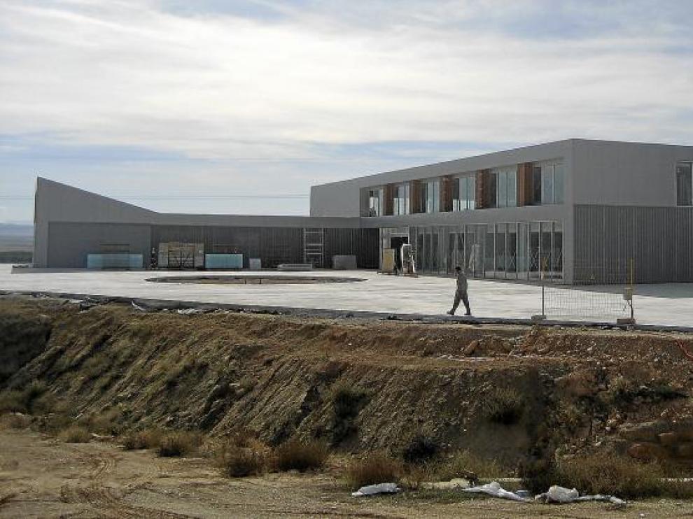 Estructuras del edificio de naves nido que el parque construye para alquilar.