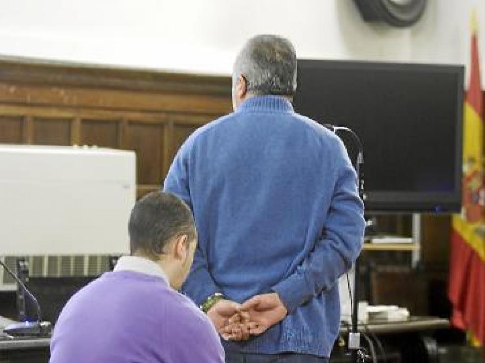 Los dos funcionarios, durante el juicio celebrado ayer.