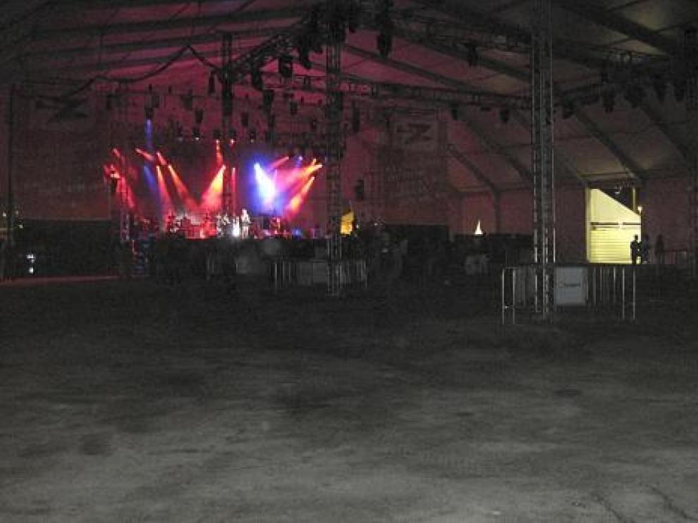 La apuesta por el frente fluvial como escenario festivo se salda con solo 18.250 espectadores