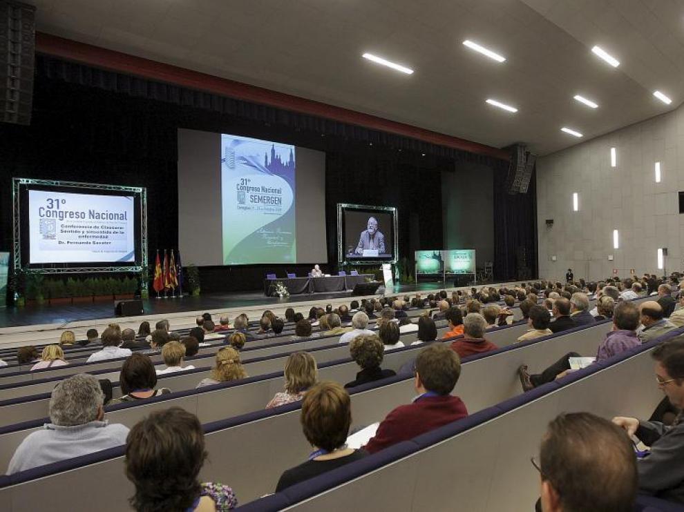 Cientos de congresistas, ayer durante la conferencia de Fernando Savater.
