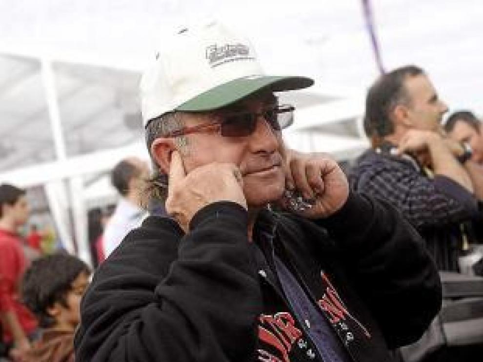 Los aficionados al motor poblaron las gradas del circuito a lo largo del día, sobre todo una vez que se levantó el sol.