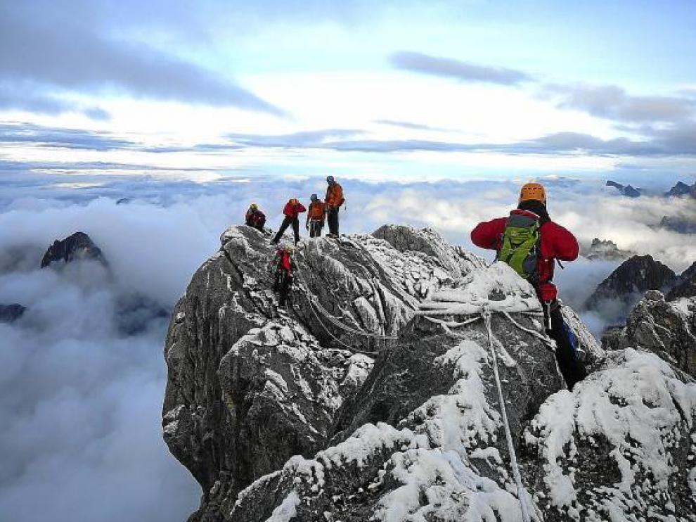 La expedición del GMAM, en la Pirámide de Carstensz en Indonesia.