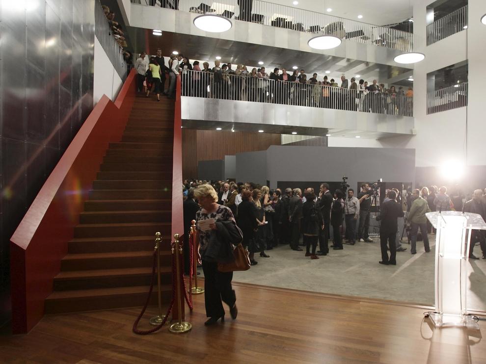 El acto reunió a numerosos invitados que visitaron el interior de las dos escuelas