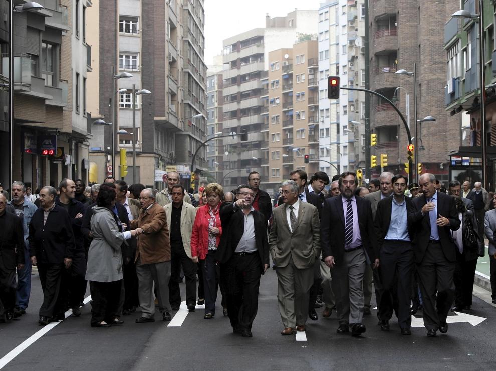 El alcalde de Zaragoza acudió a la inauguración de la avenida, tras las obras de reforma
