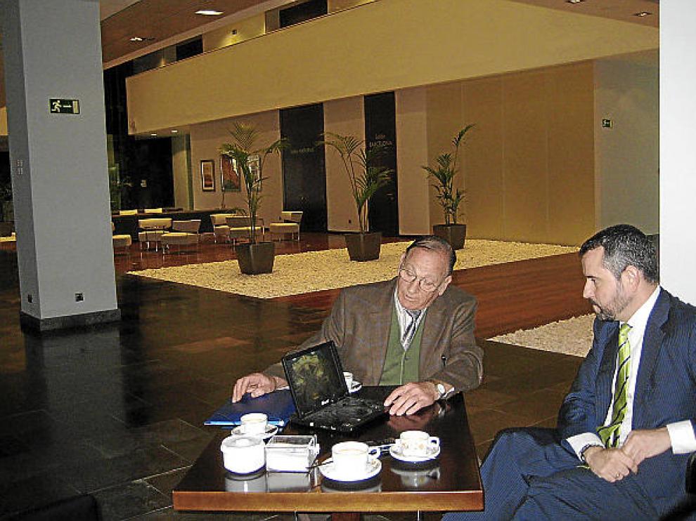 Romero se entrevista con el director del hotel Diagonal Plaza, José Antonio Pinilla.