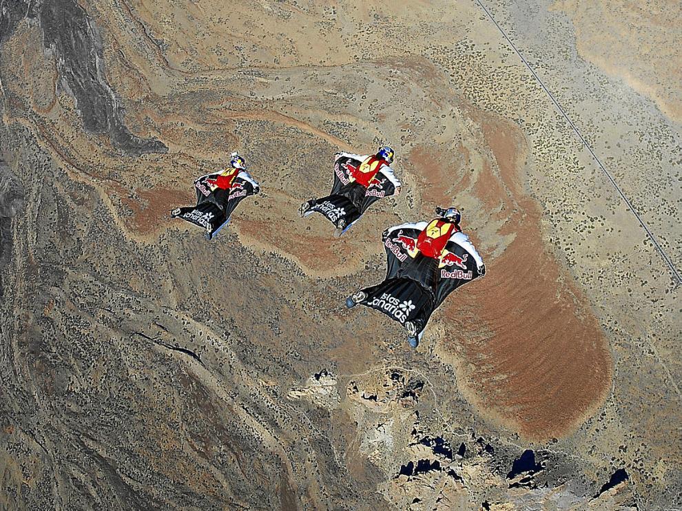 Los tres miembros del 'Proyecto alas' lanzados hacia la cima del volcán Teide el pasado martes