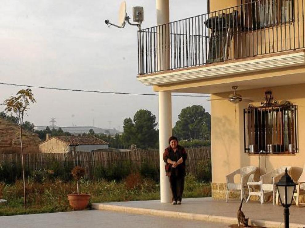 Inmaculada Gutiérrez, una de las afectadas, en su vivienda.