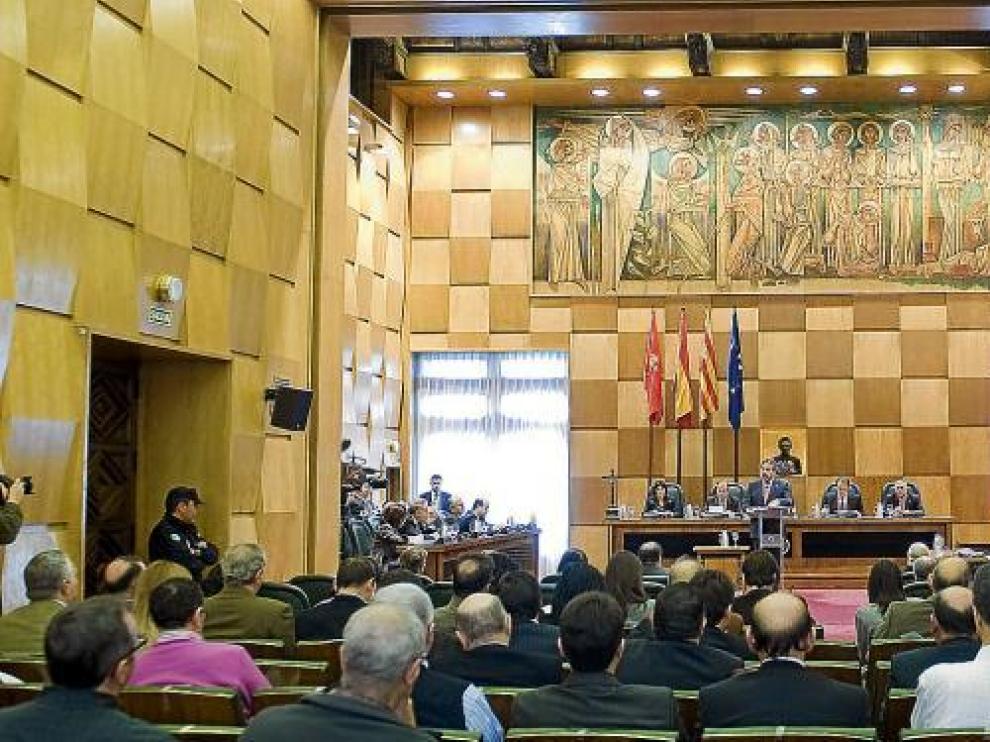 Imagen de un momento de la intervención del alcalde en el debate sobre el estado de la ciudad de 2008.