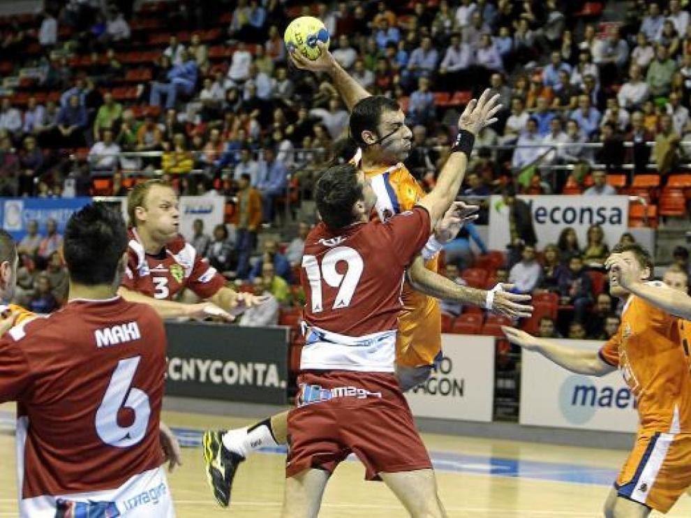 Ivan Stankovic lanza a portería, en un momento del partido frente al Alcobendas.