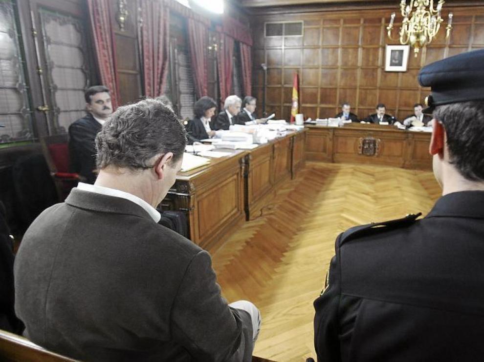 Santiago Mainar instantes antes de que diera comienzo la cuarta sesión del juicio que se sigue en la Audiencia Provincial de Huesca