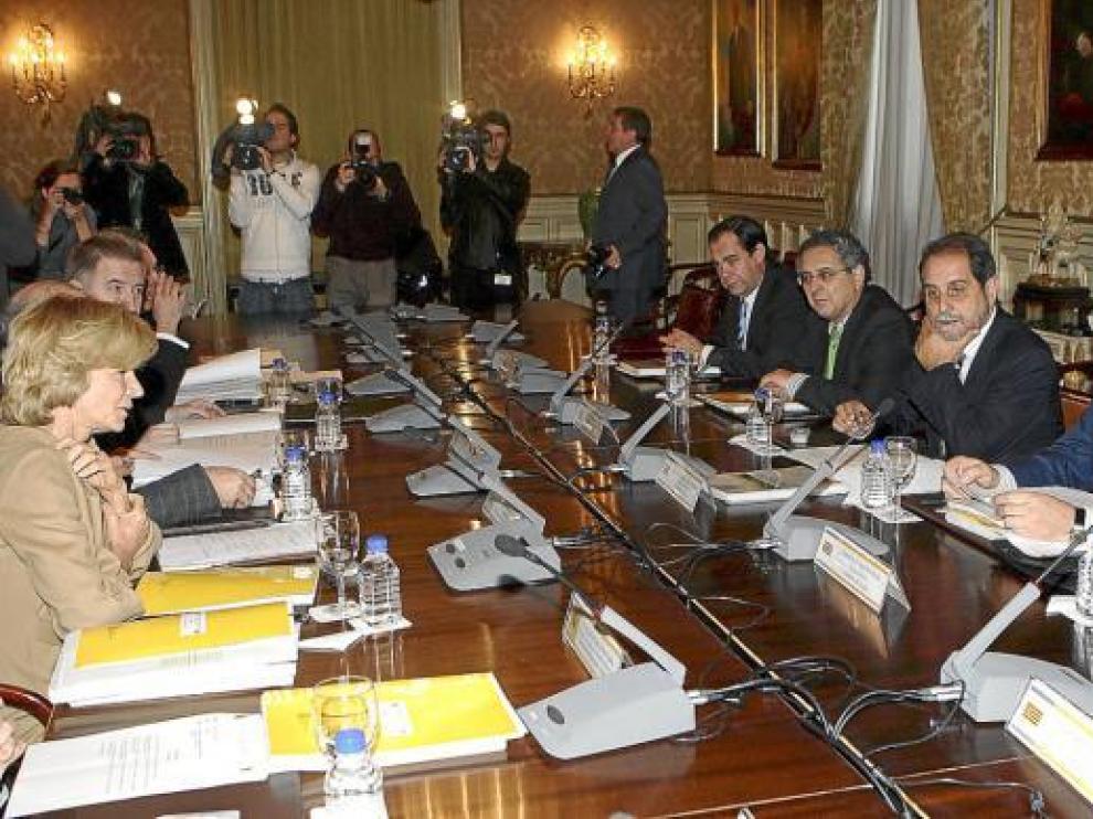 En la imagen, Elana Salgado y José Ángel Biel copresidiendo la primera comisión bilateral
