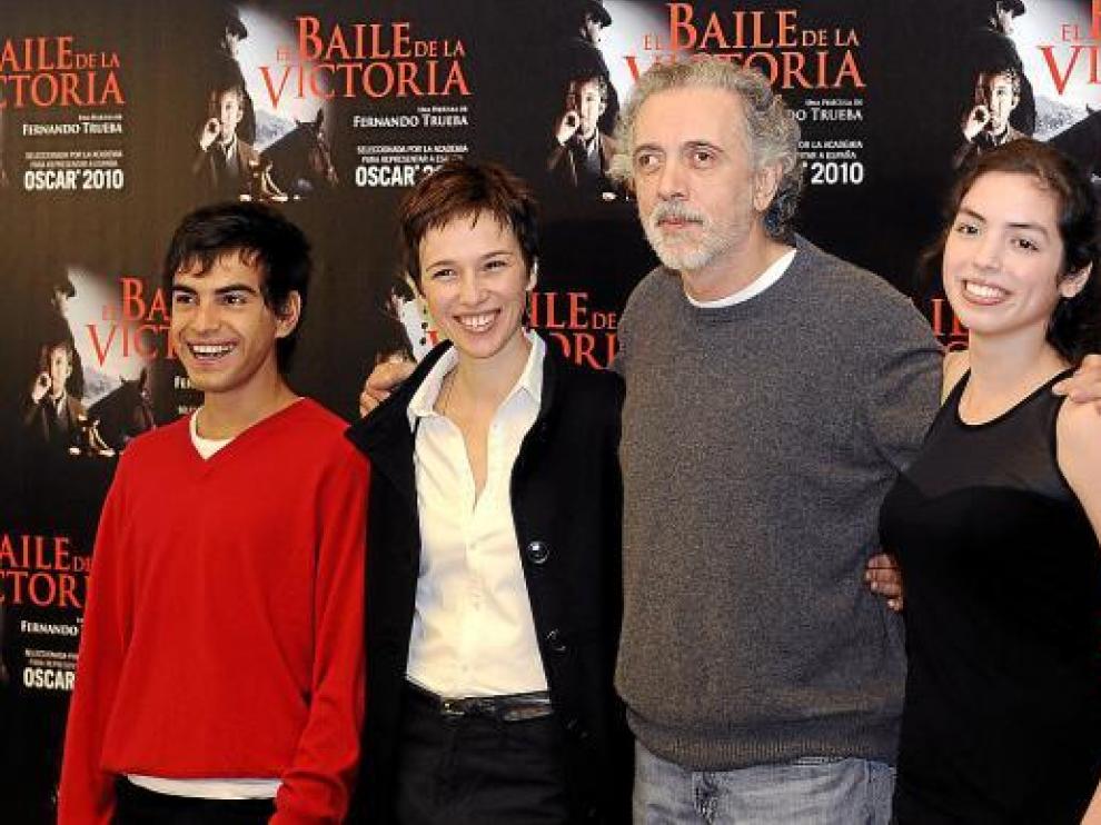 Abel Ayala, Ariadna Gil, el director Fernando Trueba y la actriz chilena Miranda Bodenhofeo.