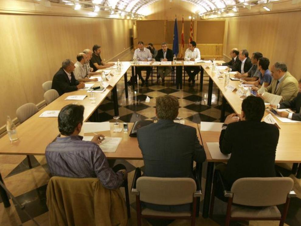 Los miembros de la Mesa de la Montaña, durante una reunión el pasado mes de junio.