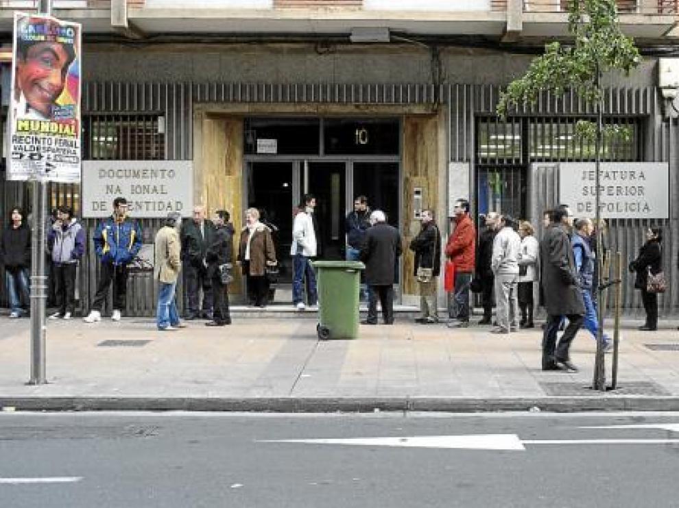 Han caído las quejas por las esperas para la renovación del DNI.