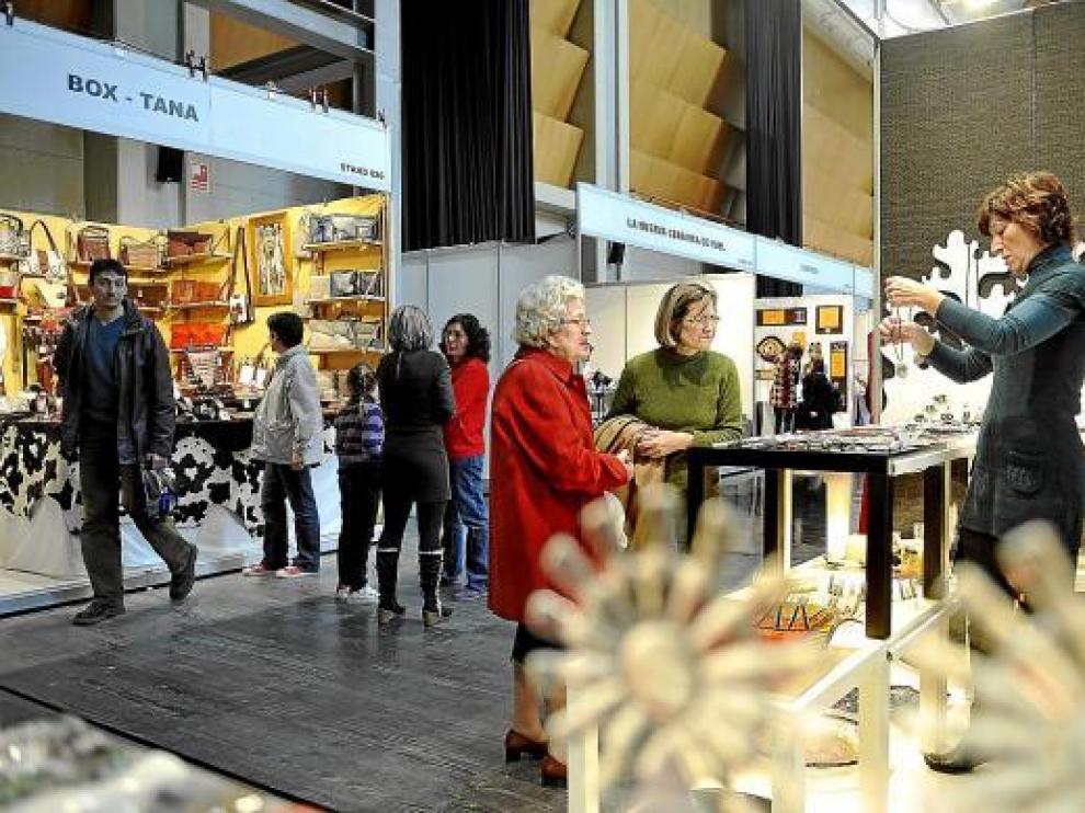 La Feria de Artesanía Aragonesa abrió ayer sus puertas en la sala Multiusos de Zaragoza