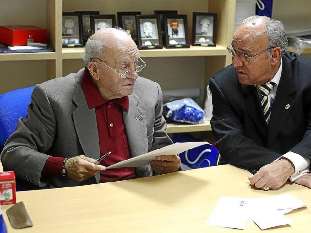 Alfredo Di Stéfano y Canario, en el despacho que el primero ocupa en el Santiago Bernabéu.