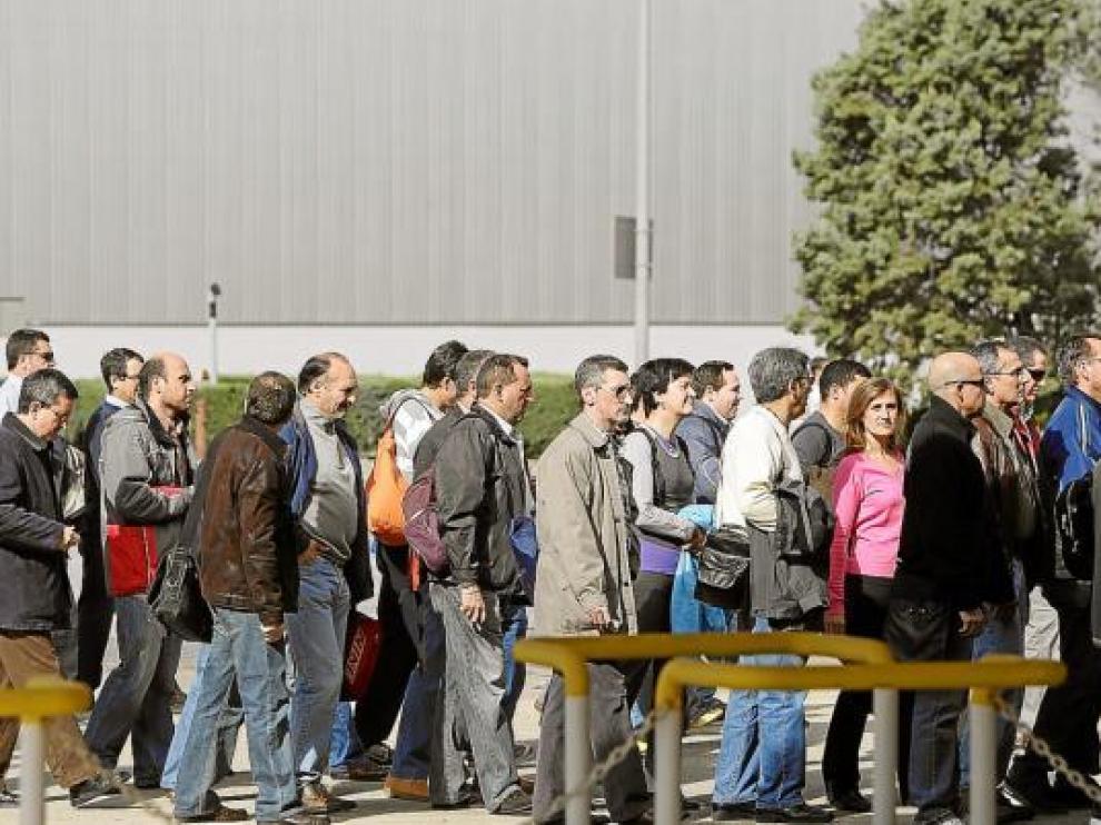 Imagen de archivo del cambio de turno en la factoría zaragozana de Figueruelas.