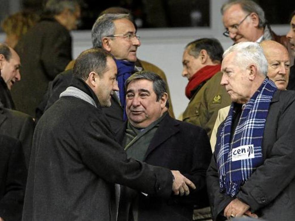 Agapito y Lendoiro, en el palco de La Romareda.