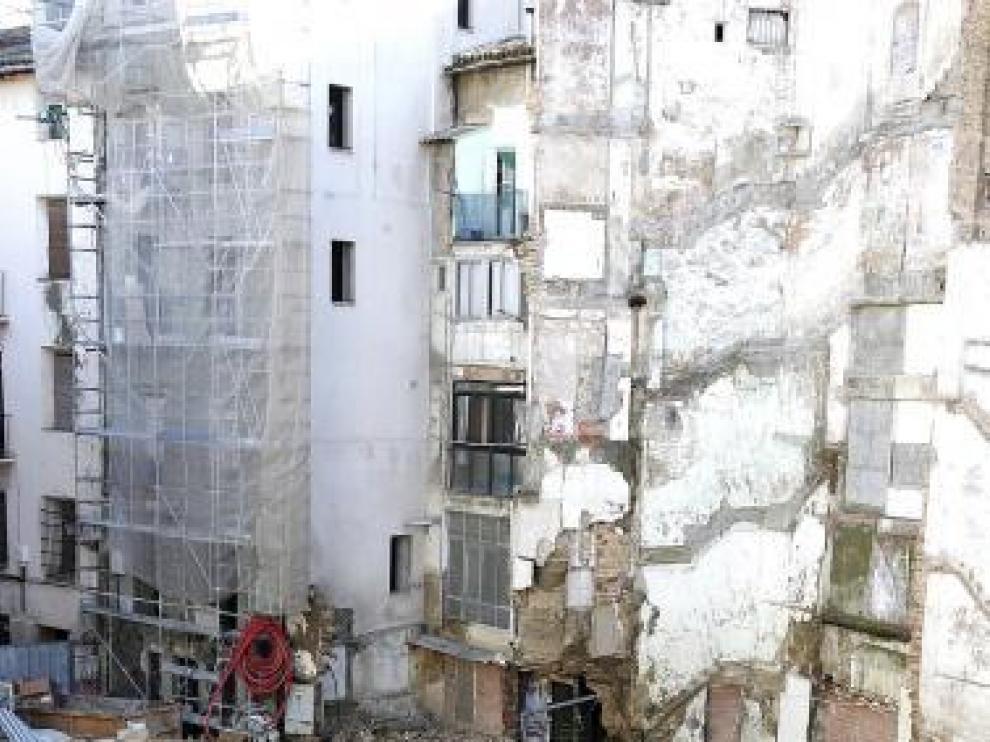 Fachadas traseras de las casas afectadas que lindan con el solar