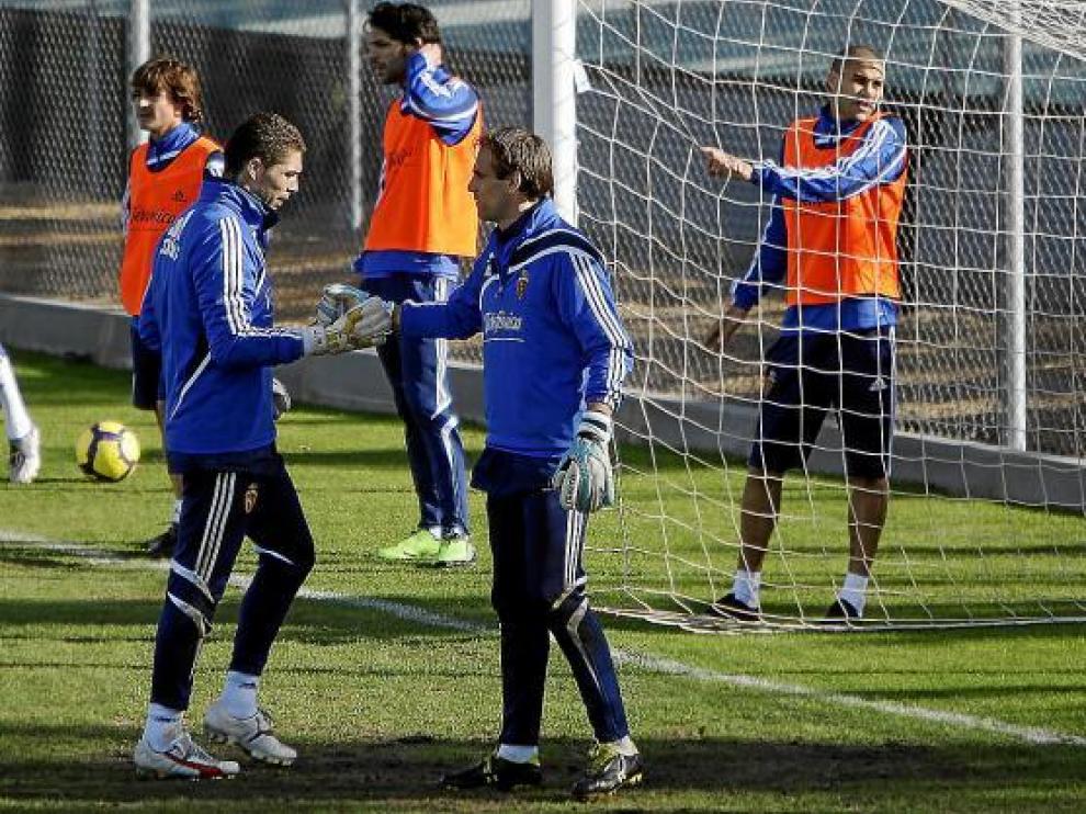 Javi López Vallejo cede el testigo de la portería a Juan Pablo Carrizo