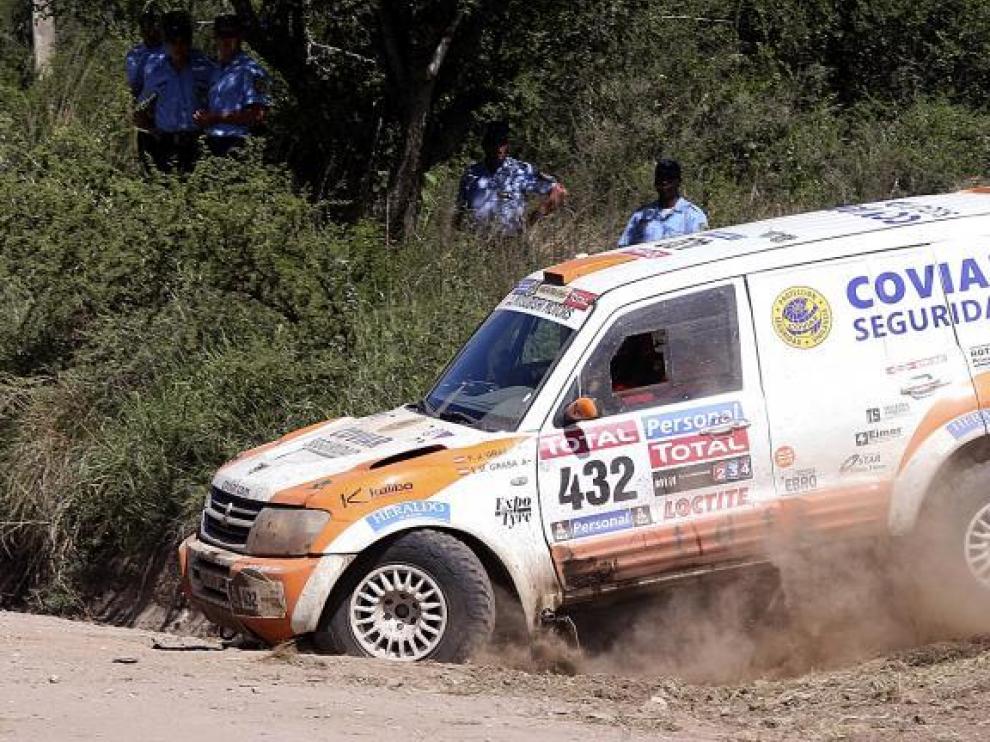 Javier y Miguel Grasa, al mando de su Mitsubishi Montero DI-D, ruedan en el Dakar sudamericano