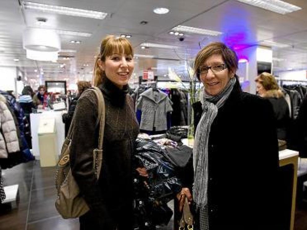 Cientos de personas no faltaron ayer a su cita anual con las rebajas de enero