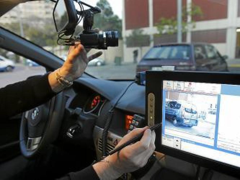Interior de uno de los coches-vigía de la Policía Local