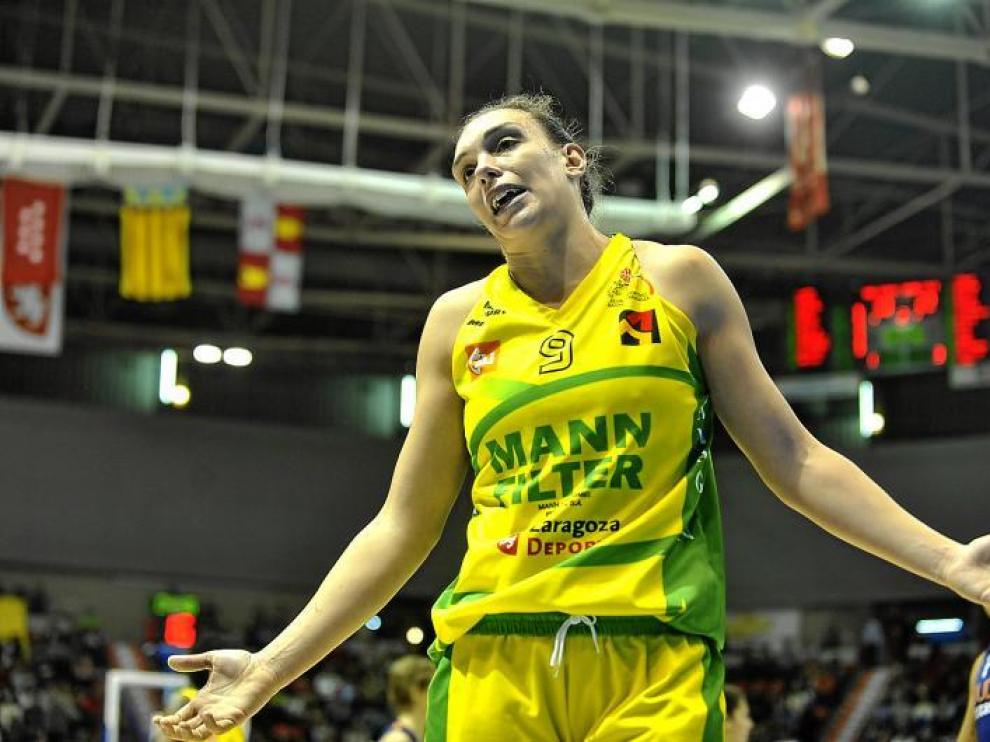 Lucila Pascua se lamenta durante la semifinal de la Copa que enfrentó al Mann Filter y al Ros Casares
