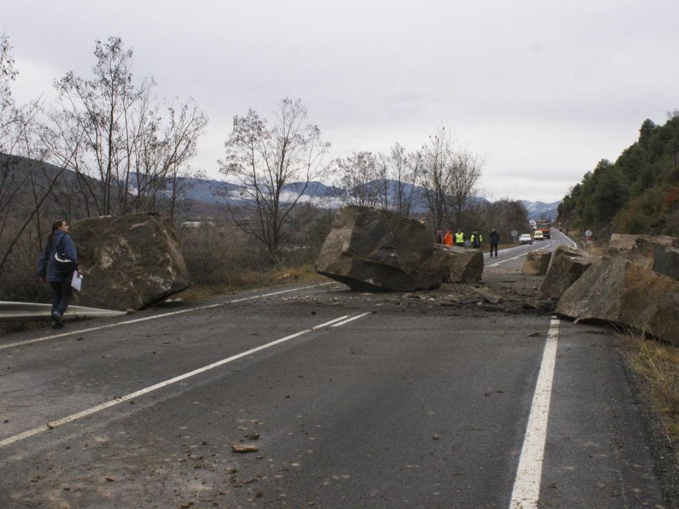 La nieve deja aisladas a 66 personas en los Llanos del Hospital y Panticosa