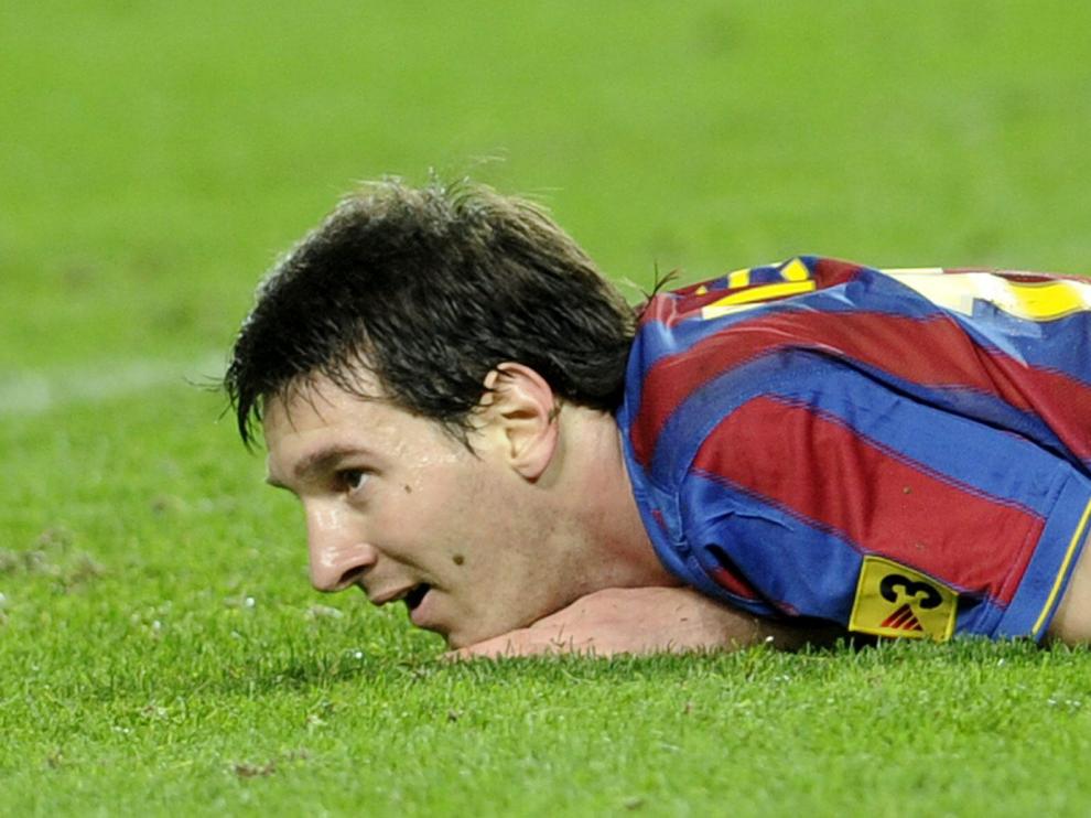 Lionel Mesi tenido sobre el césped del estadio Sánchez Pizjuán, este miércoles pasado.