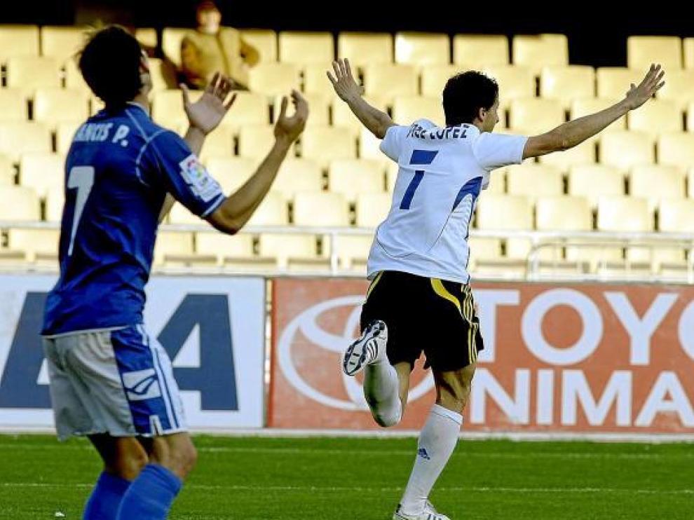 Jorge López celebra uno de sus dos goles en el Xerez-Zaragoza de la pasada temporada.