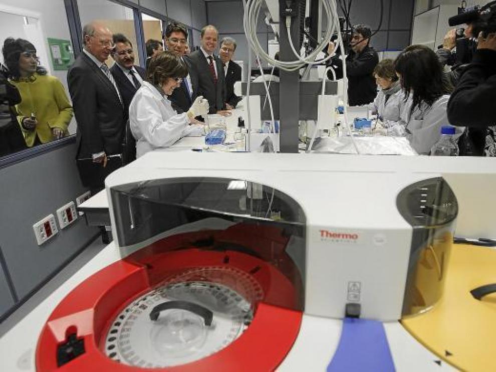 El consejero de Industria, junto con representantes de la Cámara, visitó ayer Certest.