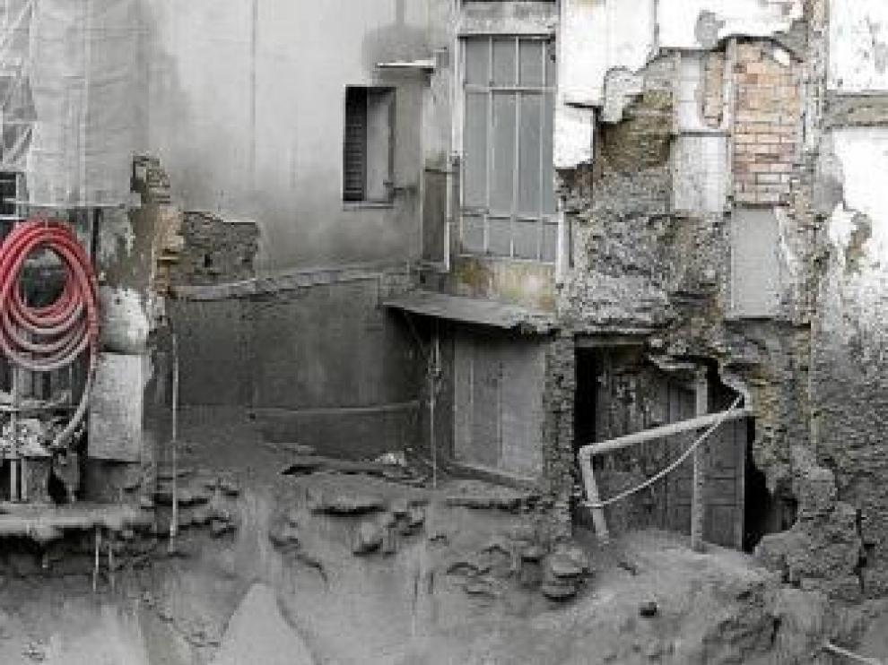 Pared trasera del edificio del Coso que se hundió junto al solar.