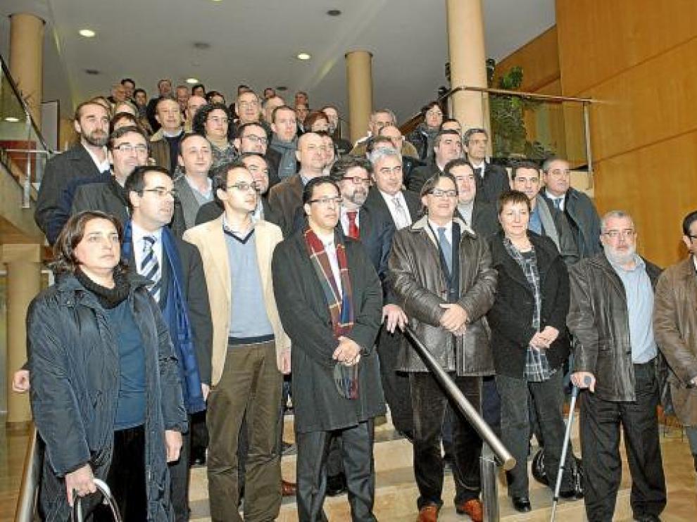 Alcaldes y regidores de CiU, en un acto de apoyo al primer edil de Vic en esa localidad