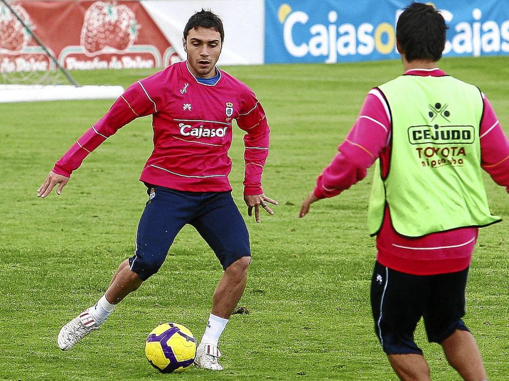 Adrián colunga, en un entrenamiento con el Recreativo