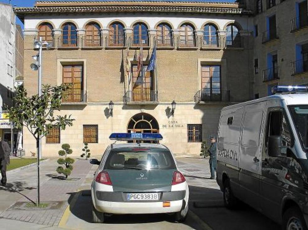 El despliegue policial montado para desarticular la red era patente el miércoles en Tamarite