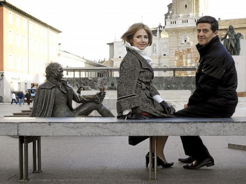 Pilar Clau y Mariano Gistaín posan en Zaragoza, la ciudad que los unió